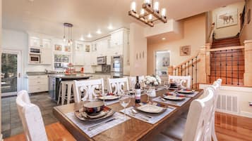 Cabin, Multiple Beds, Hot Tub, Mountain View (1989) | Private kitchen | Coffee/tea maker