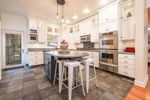 Ferienhütte, Mehrere Betten, Whirlpool, Bergblick (1989) | Eigene Küche | Wasserkocher mit Kaffee-/Teezubehör