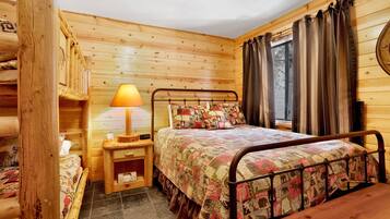 Huoneisto, useita sänkyjä, patio, jokinäköala (2278) | 2 makuuhuonetta, yksilöllisesti sisustettu, yksilöllisesti kalustettu