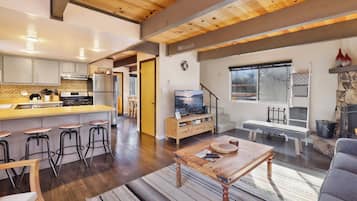 Cabin, Multiple Beds, Hot Tub, Mountain View (2093) | Living area | Fireplace