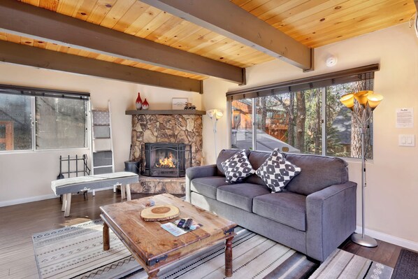 Cabin, Multiple Beds, Hot Tub, Mountain View (2093) | Living area
