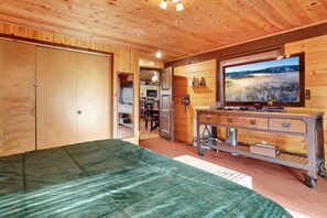 Stuga - flera sängar - bubbelpool - utsikt mot bergen (2318) | 2 sovrum, individuell inredning, unika möbler och sängkläder