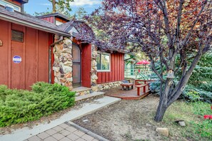 Stuga - flera sängar - bubbelpool - utsikt mot bergen (2318) | Utsikt från rummet