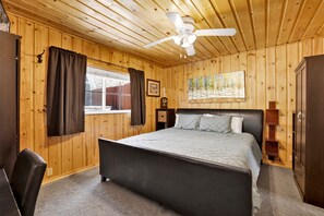House, Multiple Beds, Hot Tub (1897) | 2 bedrooms, individually decorated, individually furnished, bed sheets
