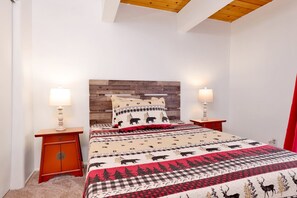 Cabin, Multiple Beds, Patio, Mountain View (2235) | 3 bedrooms, individually decorated, individually furnished, bed sheets - Bear Mountain Views #2235 (Big Bear Lake)
