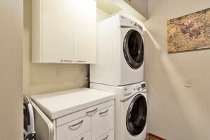 小屋, 多張床, 熱水浴缸, 山景 (2012) | 住宿內部