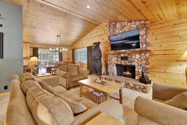 Fireplace, MP3 dock - ALL About FUN #1149 (Big Bear Lake)