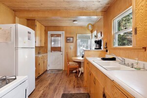 Cabin, Multiple Beds, Patio, Mountain View (2096) | Private kitchen | Coffee/tea maker