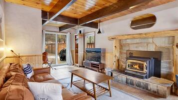 Cabin, Multiple Beds, Hot Tub, Mountain View (2061) | Living area | Fireplace