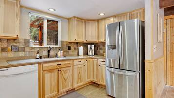 Cabin, Multiple Beds, Hot Tub, Mountain View (2061) | Private kitchen | Coffee/tea maker