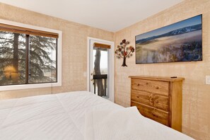 3 bedrooms, individually decorated, individually furnished, bed sheets - Bear Meadows SKI Chalet#2265 (Big Bear Lake)