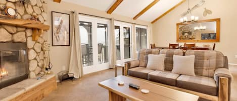 Appart'hôtel, plusieurs lits, patio, vue montagne (2265) | Coin séjour