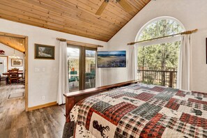 Hytte, flere senger, terrasse, fjellutsikt (2005) | 3 soverom, individuelt dekorert, individuelt innredet og sengetøy