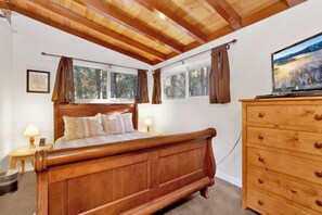Cabin, Multiple Beds, Patio, Mountain View (2004) | 2 bedrooms, individually decorated, individually furnished, bed sheets - Vogel Haus #2004 (Big Bear Lake)