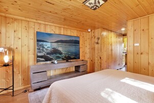 Cabin, Multiple Beds, Patio, Mountain View (2259) | 2 bedrooms, individually decorated, individually furnished, bed sheets