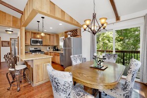 4 bedrooms, individually decorated, individually furnished, bed sheets - BIG Bear Moonridge Retreat #1914 (Big Bear Lake)