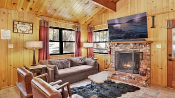 Cabaña, varias camas, patio, vistas a la montaña (2464) | Una chimenea
