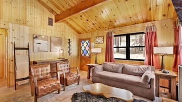 Cabaña, varias camas, patio, vistas a la montaña (2464) | Una chimenea