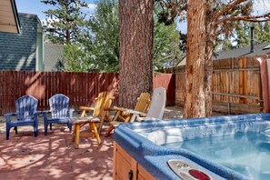 Cabin, Multiple Beds, Hot Tub, Mountain View (1938) | Outdoor spa tub