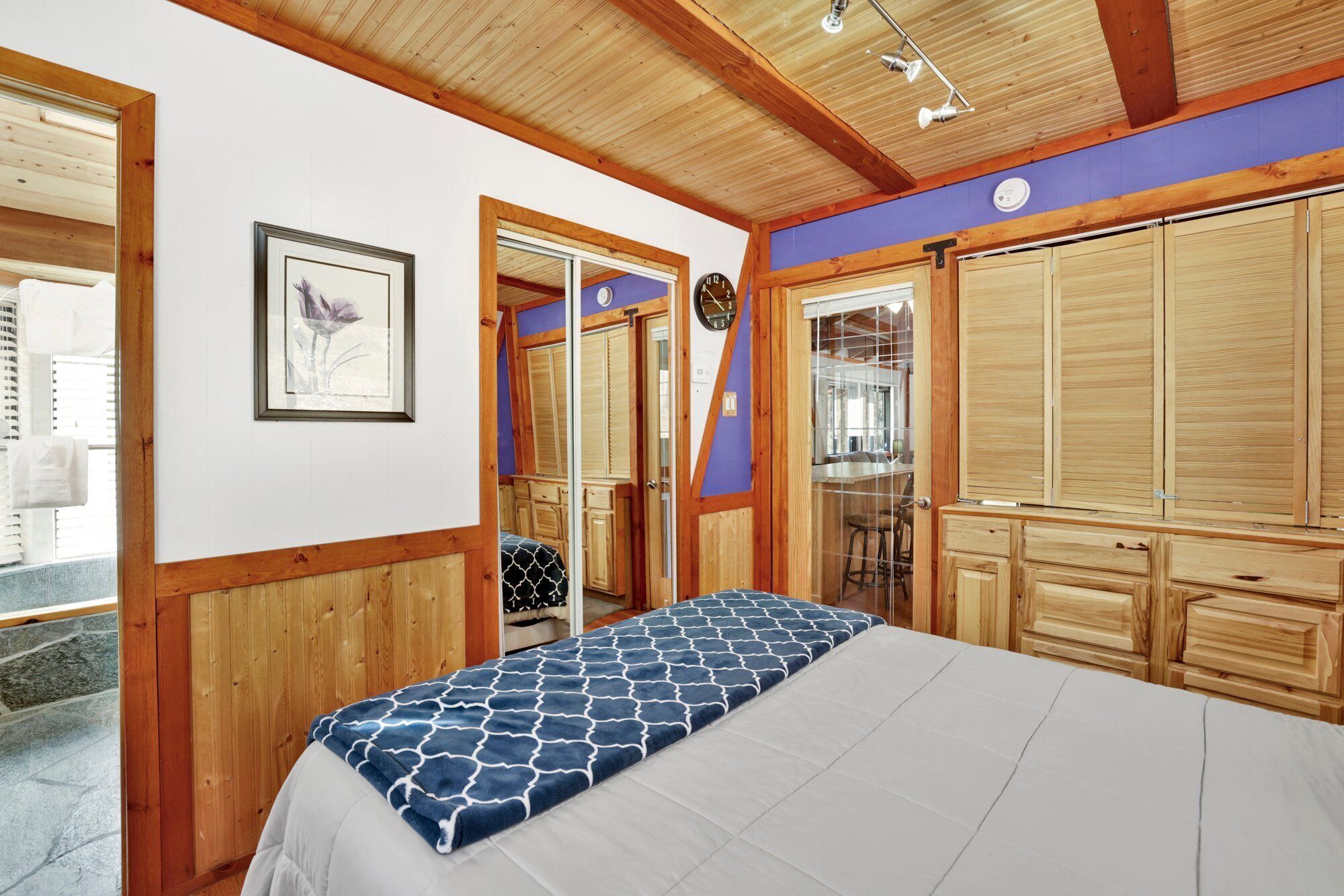 Cabin, Multiple Beds, Hot Tub, Mountain View (1929) | 2 bedrooms, individually decorated, individually furnished, bed sheets