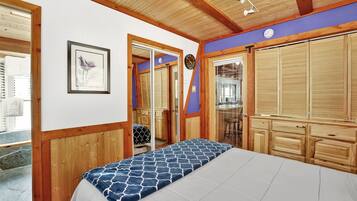 Cabin, Multiple Beds, Hot Tub, Mountain View (1929) | 2 bedrooms, individually decorated, individually furnished, bed sheets