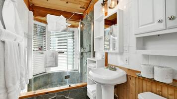 Cabin, Multiple Beds, Hot Tub, Mountain View (1929) | Bathroom