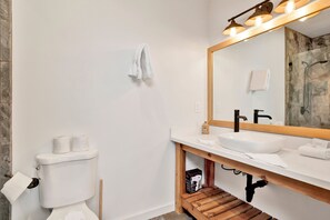 House, Multiple Beds, Balcony, Mountain View (1840) | Bathroom - Alpine Chalet #1840 (Big Bear Lake)