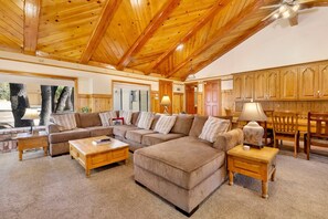 Living area - Bearfoot Lodge #2030 (Big Bear Lake)
