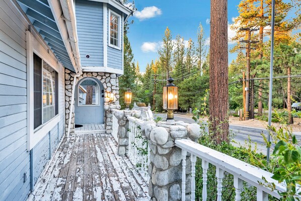 Exterior - Bear Castle #1854 (Big Bear City)