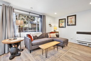 Kabin, 2 Tempat Tidur Queen, hot tub, pemandangan sungai (2364) | Area keluarga