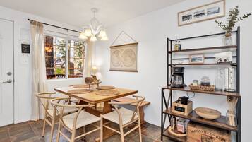 Cabin, 2 Queen Beds, Hot Tub, River View (2364)