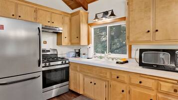 Μικρό Σπίτι, Περισσότερα από 1 Κρεβάτια, μπανιέρα με υδρομασάζ, Θέα στο Βουνό (1977) | Ιδιωτική κουζίνα | Βραστήρας για καφέ/τσάι