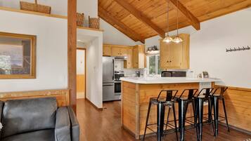 Μικρό Σπίτι, Περισσότερα από 1 Κρεβάτια, μπανιέρα με υδρομασάζ, Θέα στο Βουνό (1977) | Εσωτερικοί χώροι