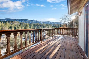 Balcony - Yosemite Slope Views #2243 (Big Bear Lake)