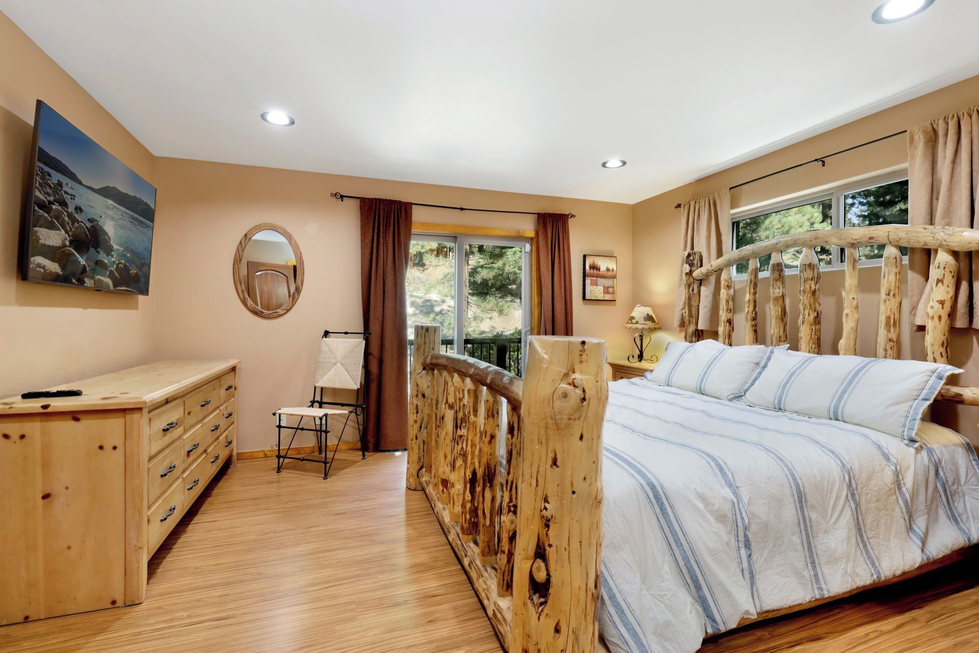 3 habitaciones, decoración personalizada y muebles diferentes 