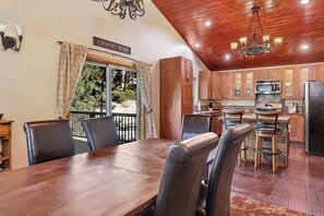 Cabin, Multiple Beds, Hot Tub, Mountain View (2056) | 3 bedrooms, individually decorated, individually furnished, bed sheets - Top Notch Lodge#2056 (Big Bear Lake)