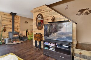 Cabin, Multiple Beds, Patio, Mountain View (2267) | Interior