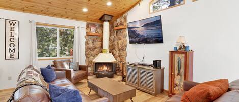 Cabin, Multiple Beds, Hot Tub, Mountain View (2413) | Living area | Fireplace