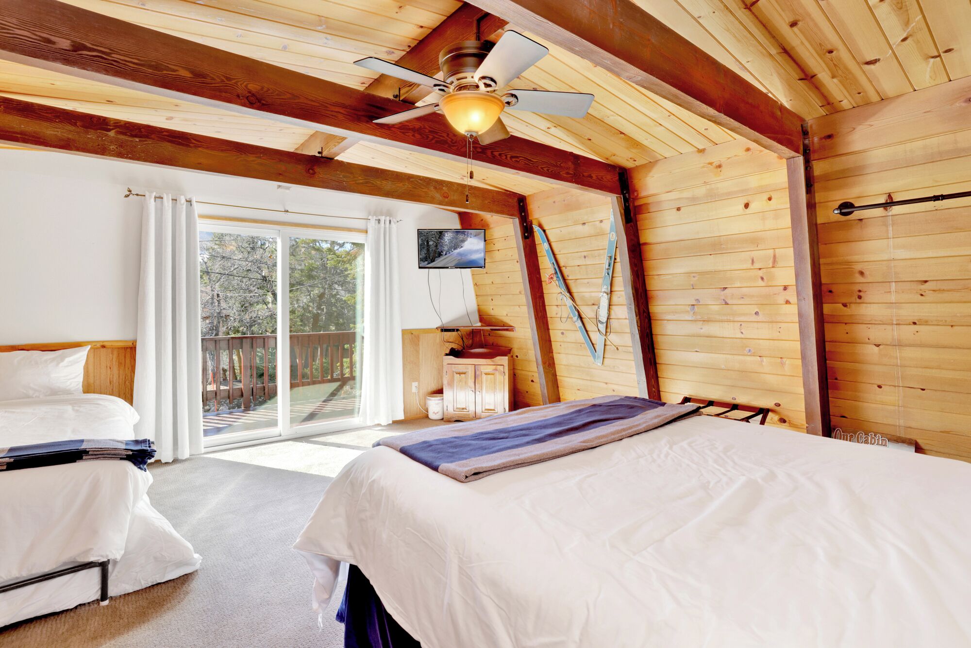 Cabin, Multiple Beds, Hot Tub, Mountain View (2413) | 3 bedrooms, individually decorated, individually furnished, bed sheets