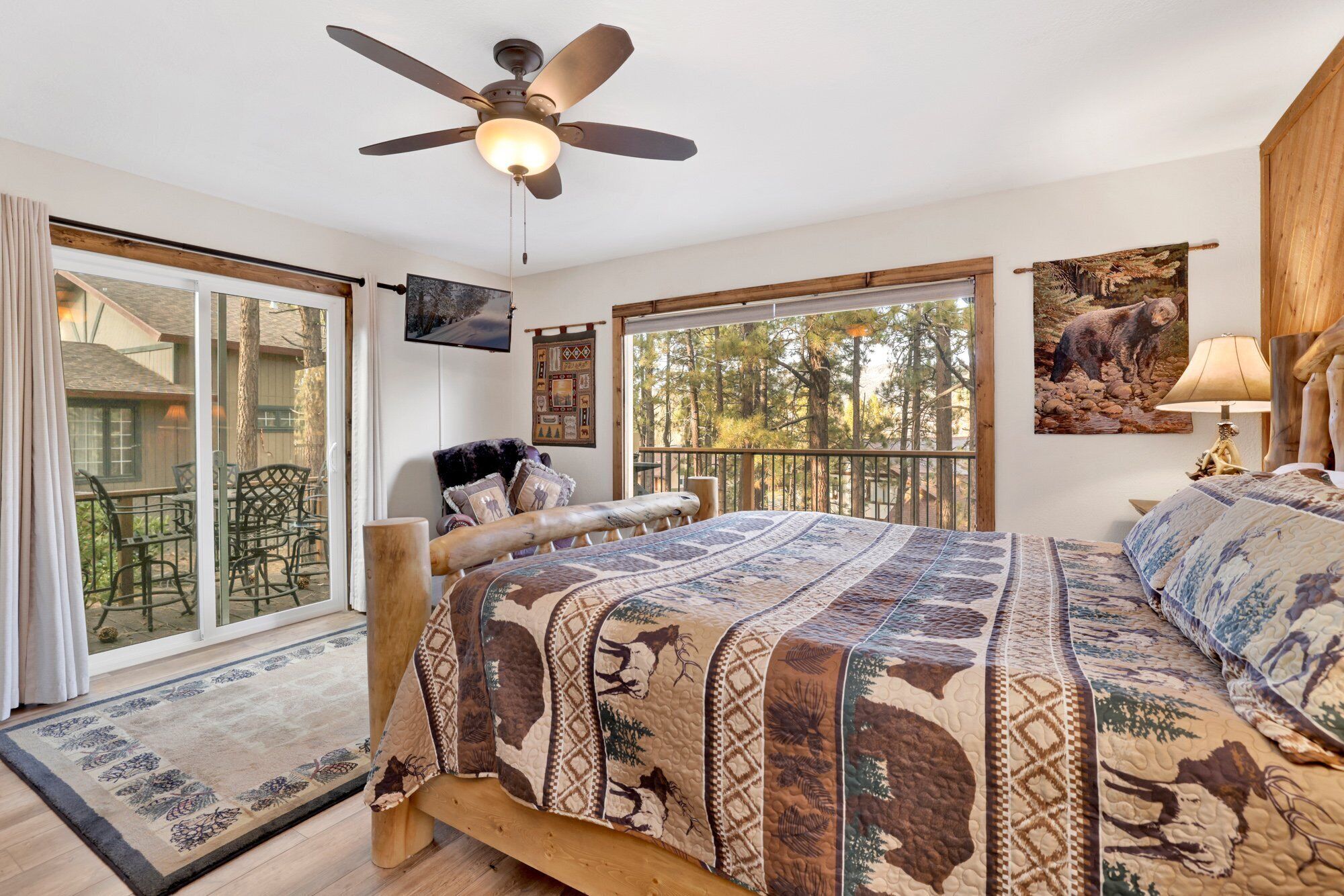 Cabana, diversos llits, pati, vistes a la muntanya (2380) | 2 dormitoris, decoració individual, mobiliari individual i roba de llit 