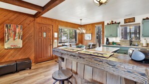 Cabin, Berbilang Katil, Patio, Mountain View (2380) | Dapur peribadi