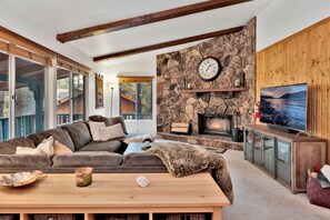 Cabin, Multiple Beds, Hot Tub, Mountain View (2176) | Living area