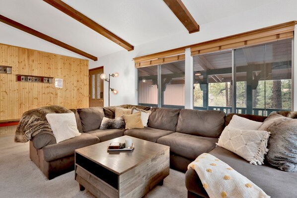 Cabin, Multiple Beds, Hot Tub, Mountain View (2176) | Living area