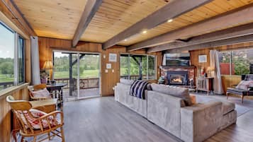 Hytte, flere senger, terrasse, fjellutsikt (1976) | Utsikt fra overnattingsstedet