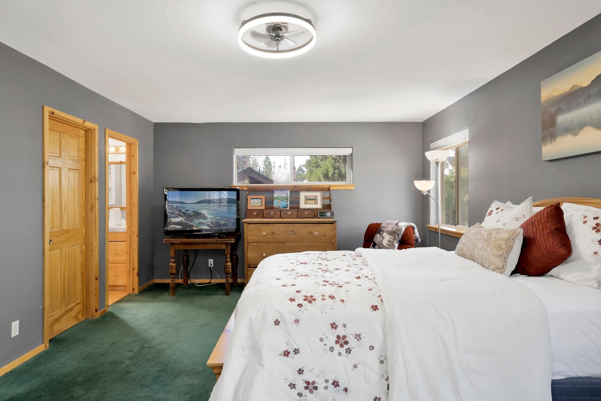 Cabin, Multiple Beds, Hot Tub, Mountain View (1953) | 3 bedrooms, individually decorated, individually furnished, bed sheets