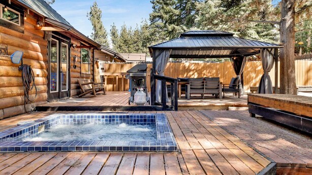 A log cabin with a hot tub, outdoor seating, and a covered patio. - Maltby Modern LOG Cabin #2307 (Big Bear City)