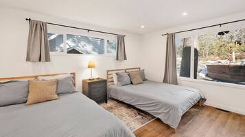 Cabin, nhiều giường, bồn tắm nước nóng, quang cảnh núi (1993) | 4 phòng ngủ, trang trí khác biệt