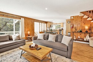 Cabin, Multiple Beds, Hot Tub, Mountain View (1993) | Living area | Fireplace