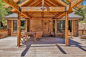 Cabin, nhiều giường, sân hiên, quang cảnh núi (2105) | Hiên