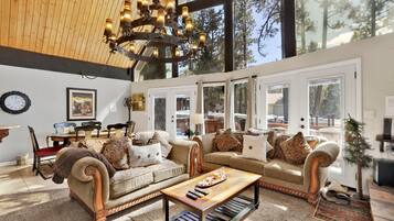 Casa, diversos llits, banyera d'hidromassatge, vistes a la muntanya (1807) | Sala d'estar | Llar de foc